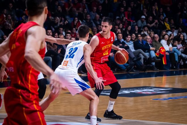Nikola Ivanović protiv Češke (Foto: fiba.basketball)